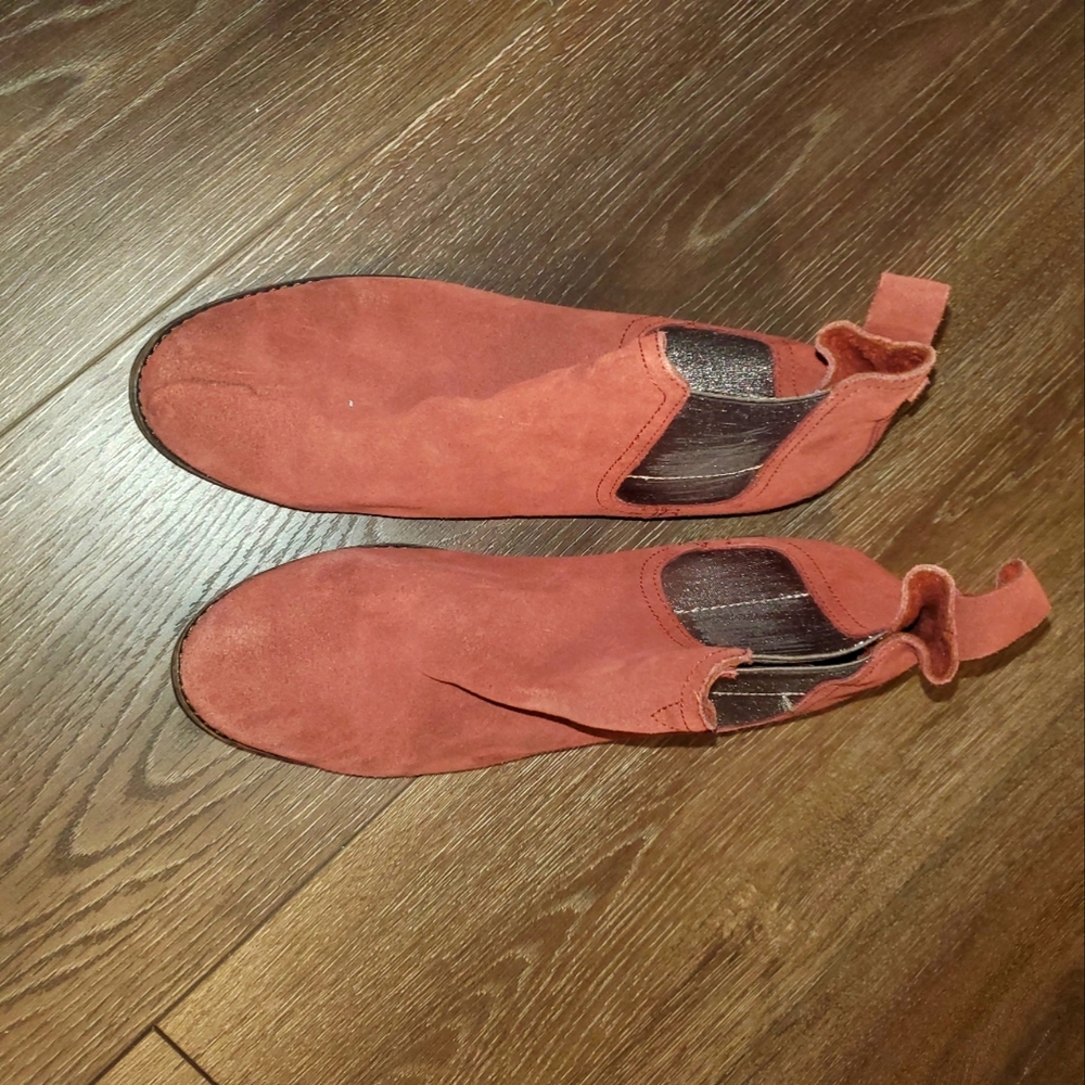Toms Chelsea Boot, Women's size 9.